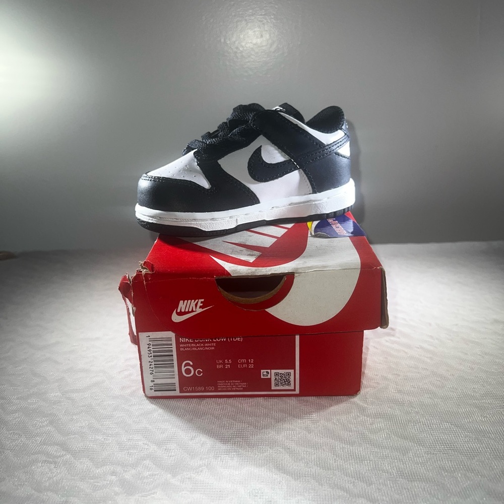Nike Black and White Sneakers Low Top Classic